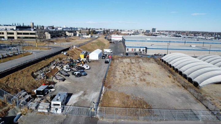 Property Photo: 229 33 Street NE AB T2A 4Y6