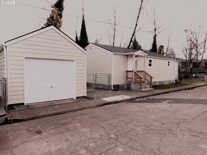 890 25th St SE  Salem OR 97301 photo