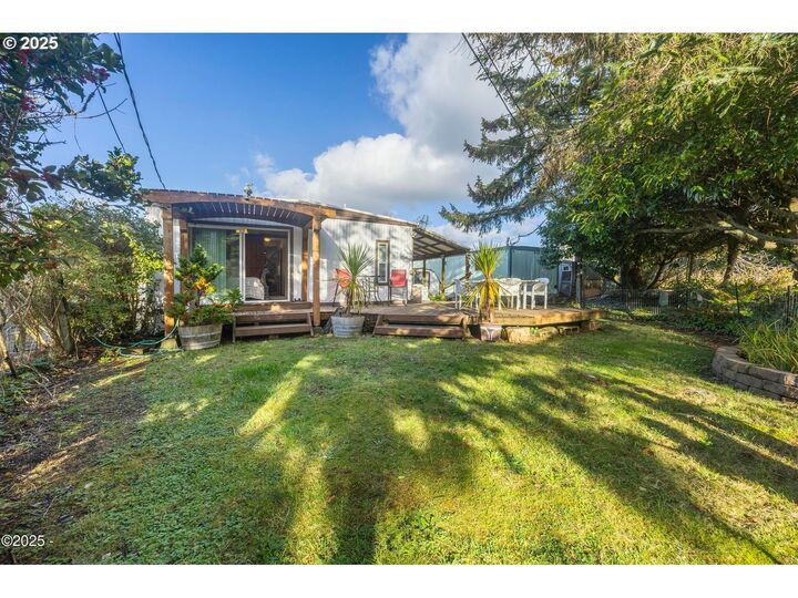 Property Photo: 5142 SE Highway 101 14 OR 97367