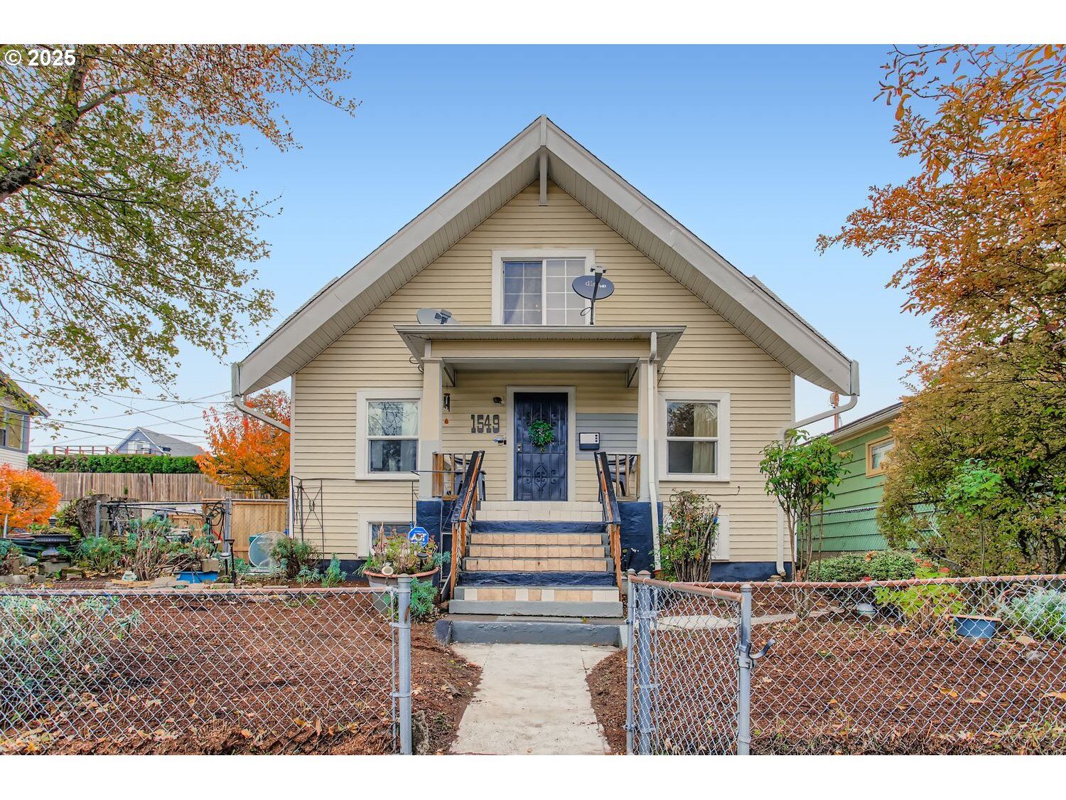 Property Photo: 1549 N Blandena St OR 97217