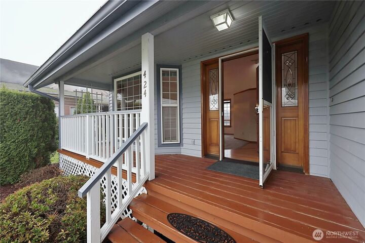 Property Photo: 424 16th Street SW WA 98371