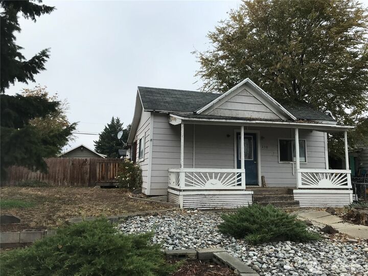 Property Photo: 230 N Emerson WA 98801