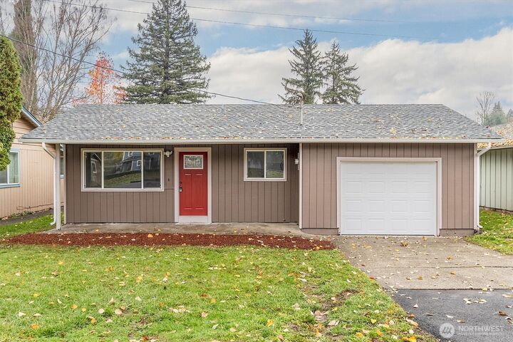 Property Photo:  1114 N 1st Avenue  WA 98626 