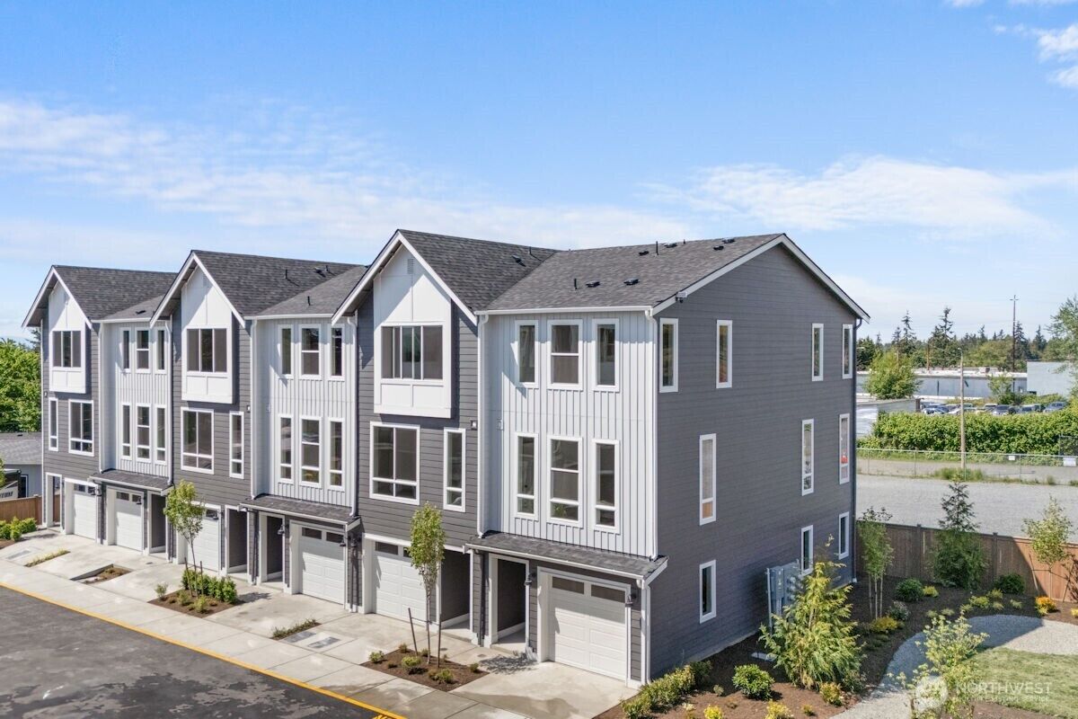 Property Photo:  15726  40th Avenue W A4  WA 98087 