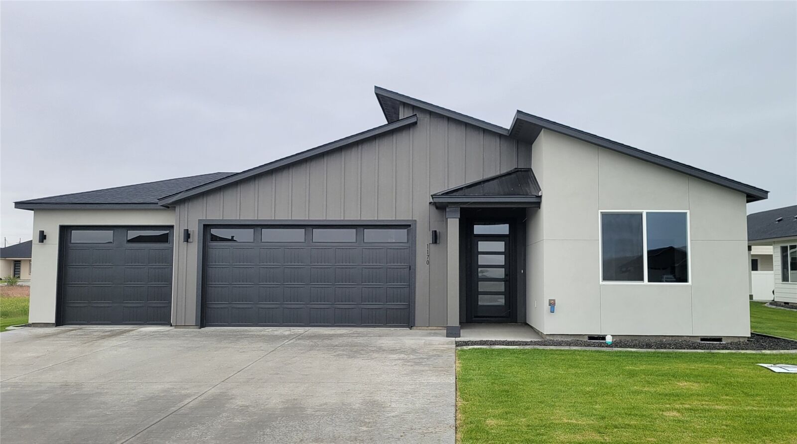 Property Photo:  1170  8th Avenue NE  WA 98823 
