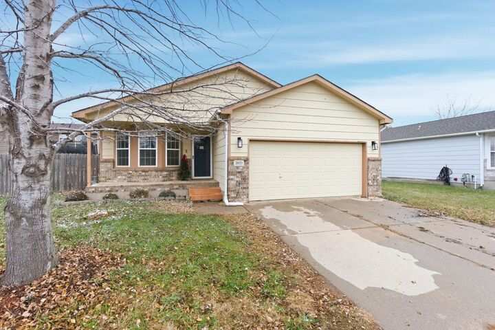 Property Photo: 2021 S Crestline Ct KS 67209