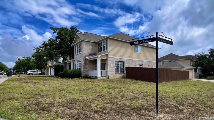 Property Photo:  1042 Maltese Garden  TX 78260 