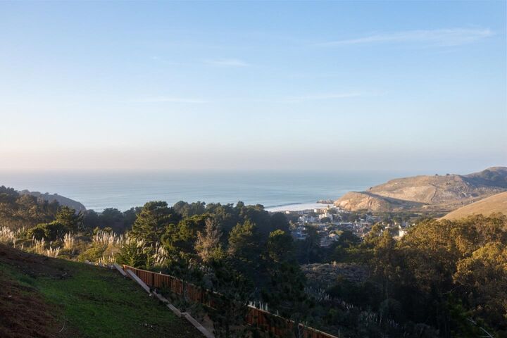 Property Photo:  821 Fassler Avenue  CA 94044 