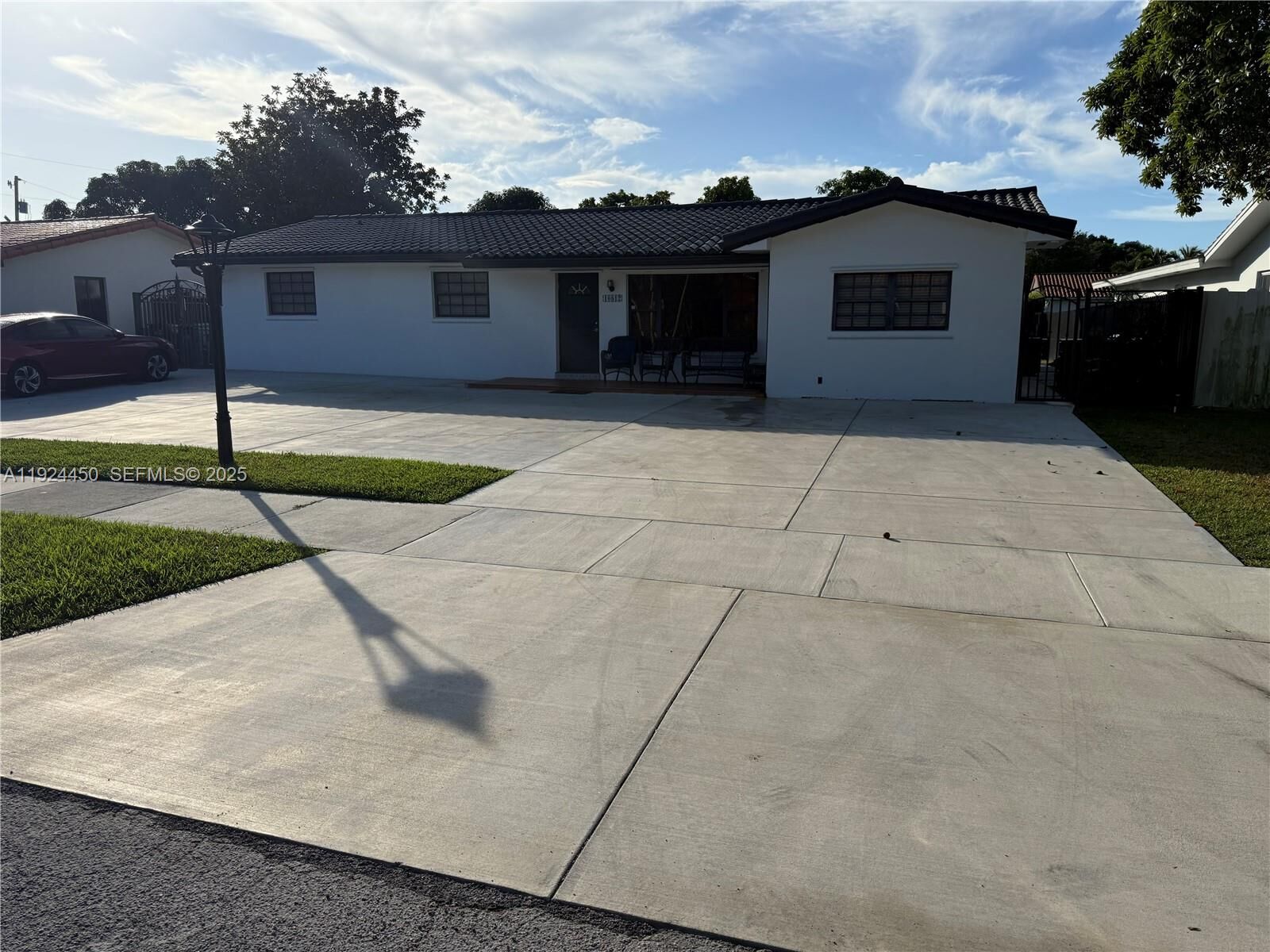 Property Photo: 10812 SW 33rd St FL 33165