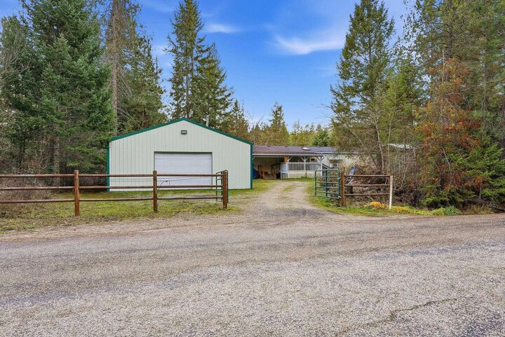 Property Photo:  38011 N Echo Rd  WA 99006 
