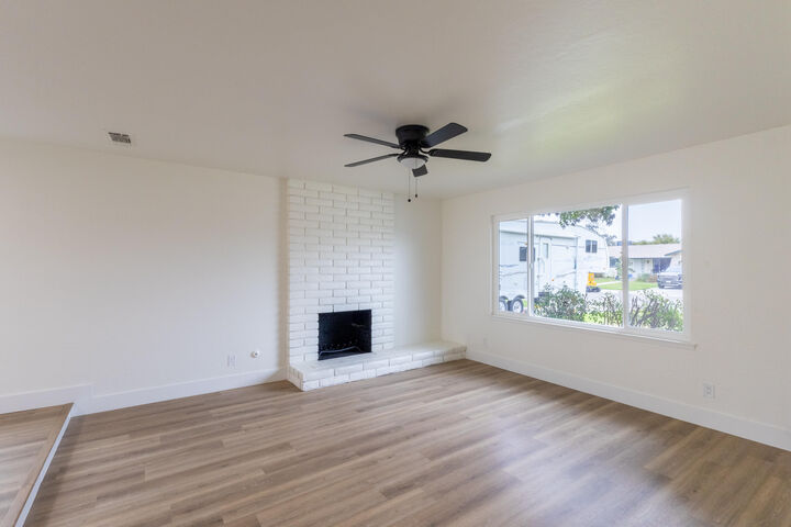 Property Photo: 2611 W Sunnyside Court CA 93277