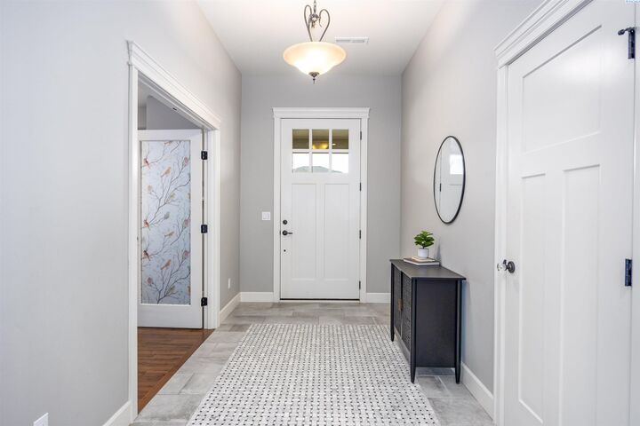 Property Photo:  2112 Meritage Ave  WA 99352 