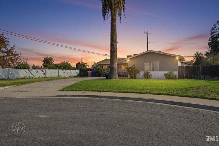 2500 Blackstone Court  Bakersfield CA 93304 photo