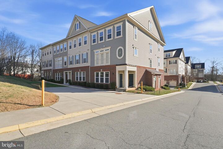 Property Photo: 4936 Dane Ridge Circle VA 22193