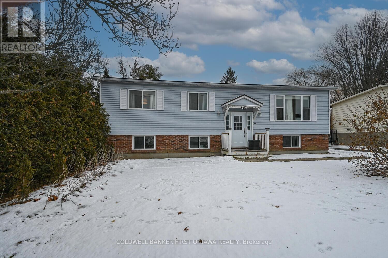 Property Photo:  40 Fringewood Drive East  ON K2S 1V1 