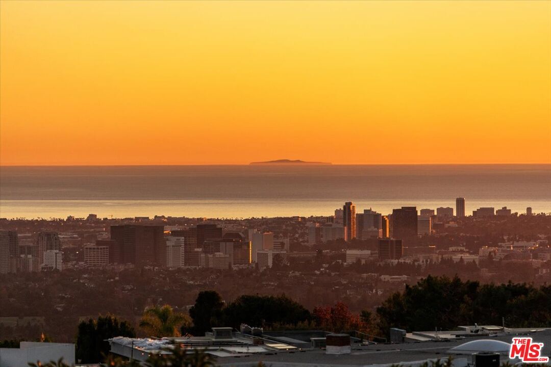 Property Photo:  1740 Carla Rdg  CA 90210 