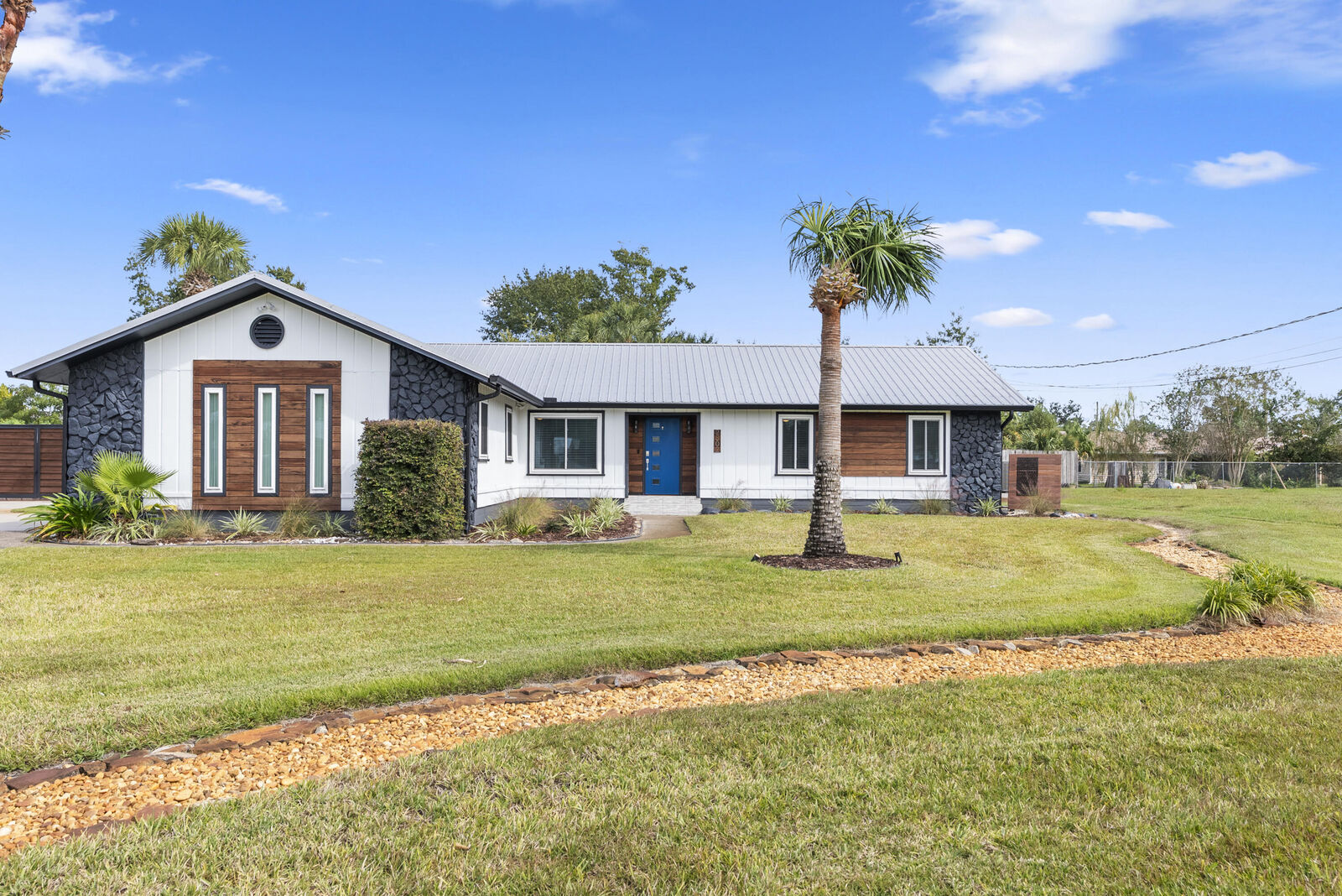 Property Photo:  2802 Jamedon Drive  FL 32405 