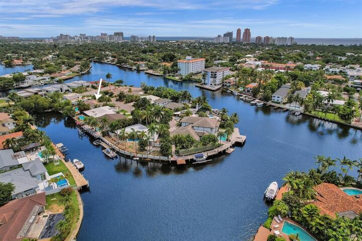 Property Photo: 1801 NE 23rd Ave FL 33305