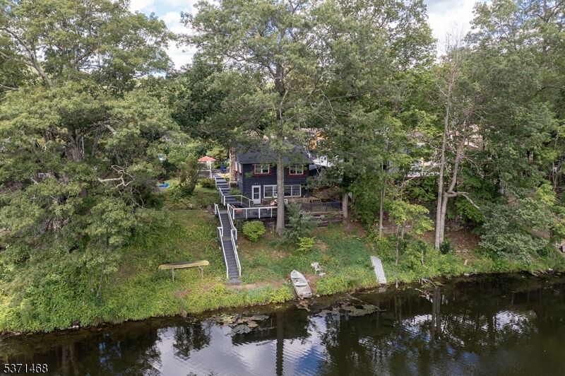 Property Photo:  10 Lenape Trl  NJ 07438 