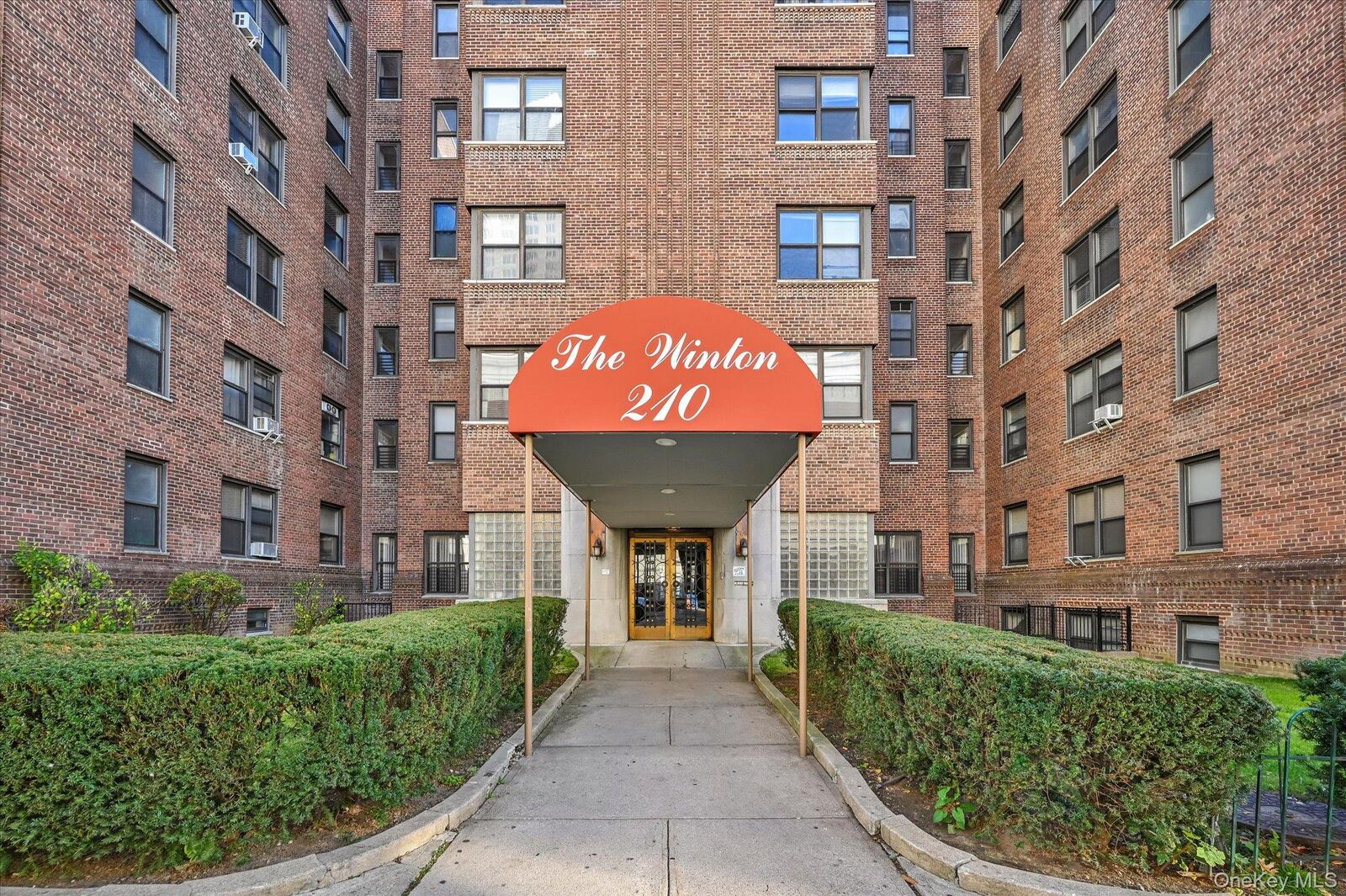 Property Photo:  210 Martine Avenue 6M  NY 10601 