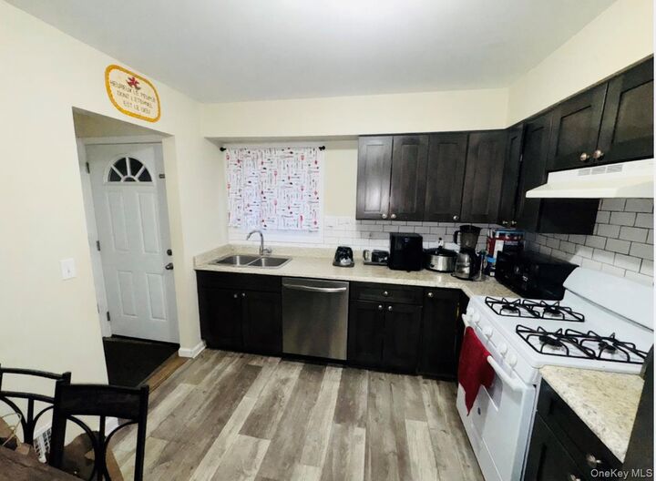 Property Photo:  10 Heritage Drive D  NY 10956 