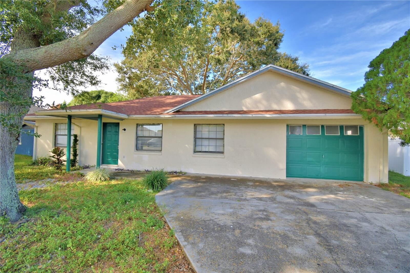 Property Photo: 373 Lake Daisy Circle FL 33884