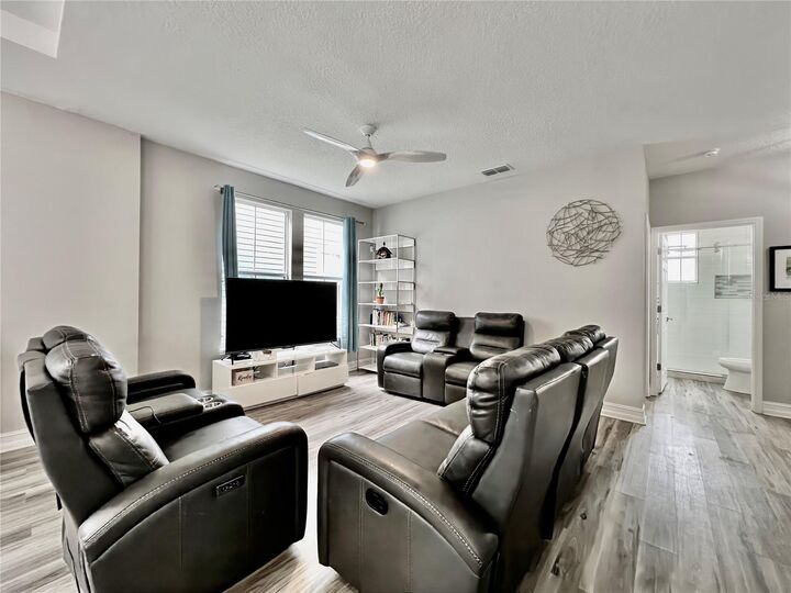 Property Photo:  839 Lake Evalyn Drive  FL 34747 