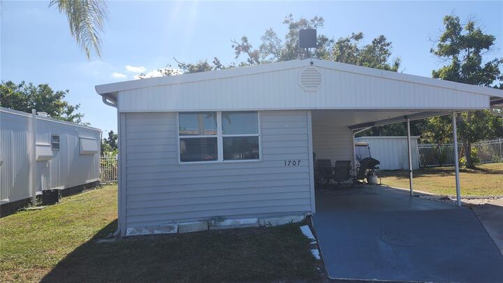 Property Photo: 1707 28th Avenue Drive W FL 34205