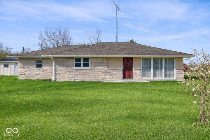 Property Photo:  6742 E County Road 900 N  IN 47274 