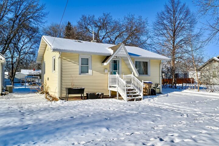 Property Photo: 623 12th St NW ND 58703