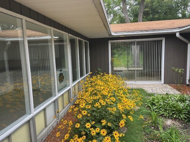 Property Photo: 5611 S Quincy Street S IL 60521