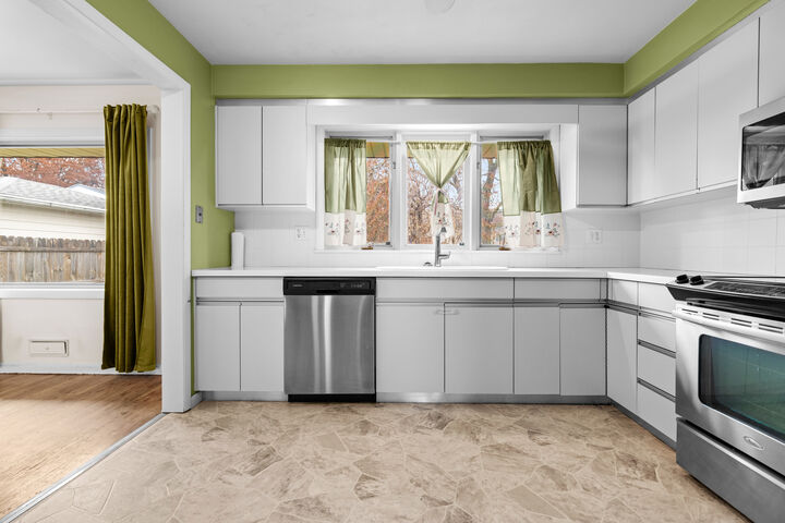 Property Photo: 3829 Dakota Lane IL 61108