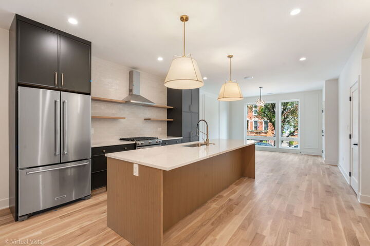 Property Photo: 1530 W 18th Place 1 IL 60608