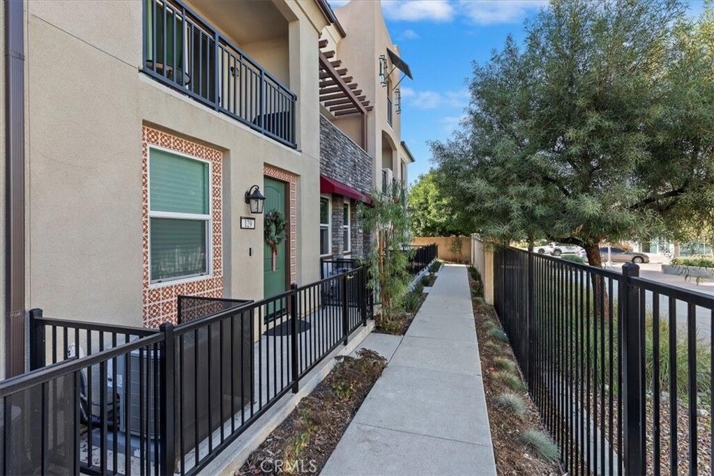 Property Photo:  129 Dove Lndg  CA 91722 