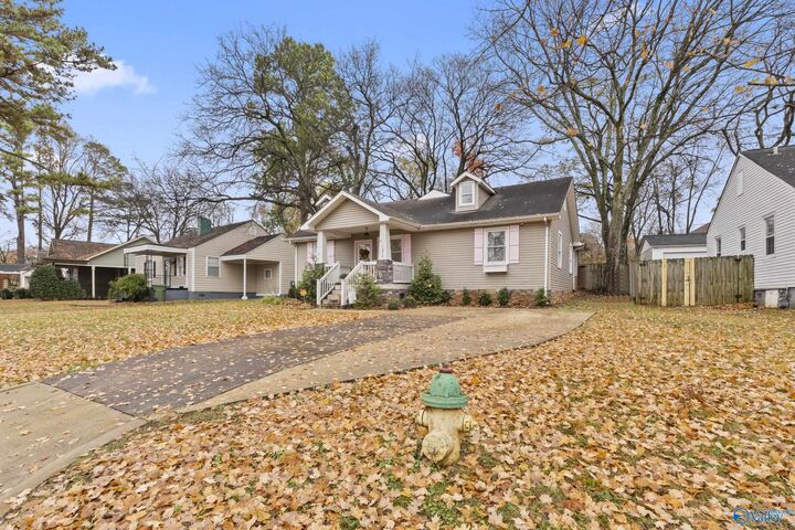 Property Photo: 1917 Vanderbilt Circle SW AL 35801
