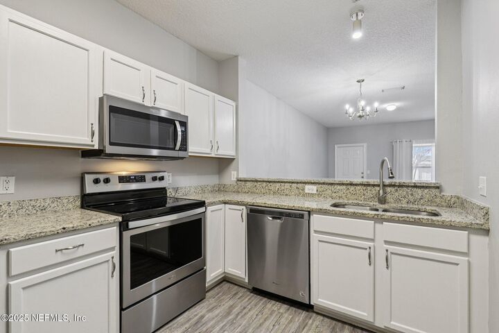 Property Photo:  877 Southern Creek Drive  FL 32259 