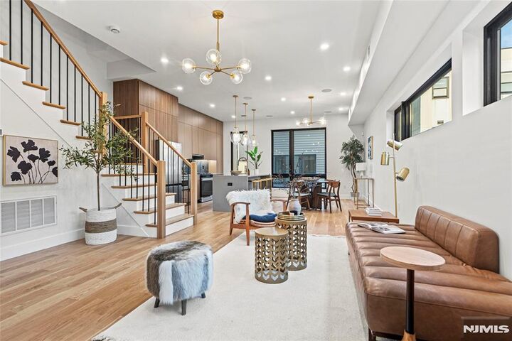 Property Photo:  32 Hancock Avenue 3  NJ 07307 