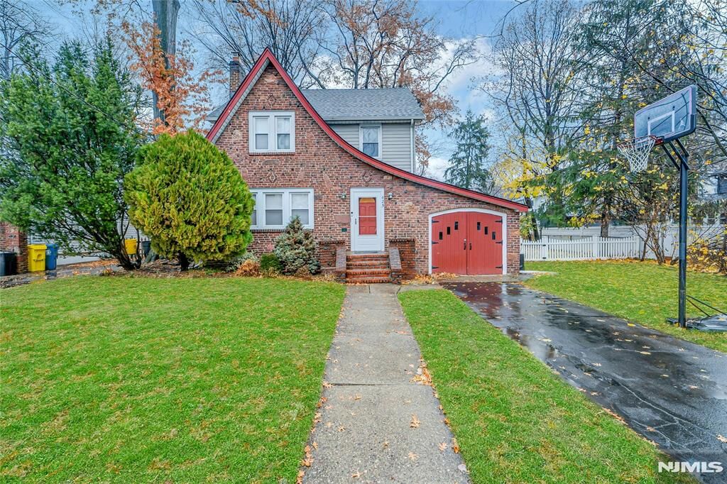 Property Photo:  425 Beatrice Street  NJ 07666 