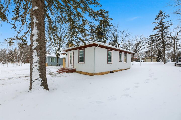 Property Photo: 809 7th Street NE MN 56479