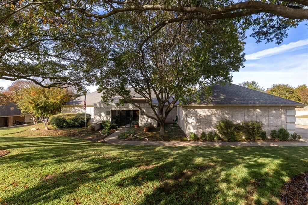 Property Photo:  1919 Woodland Hills Drive  TX 76087 