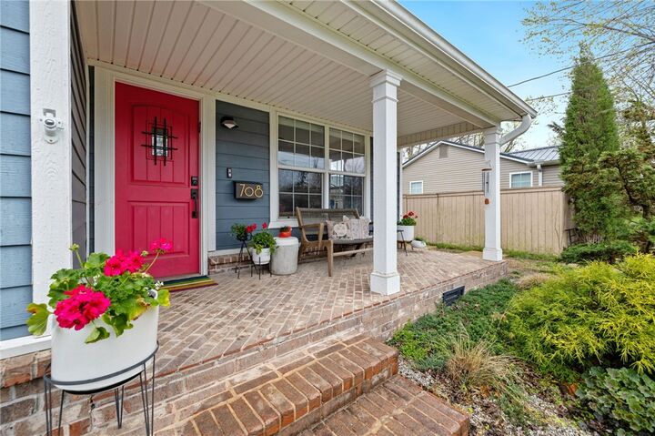 Property Photo: 708 NW B Street AR 72712