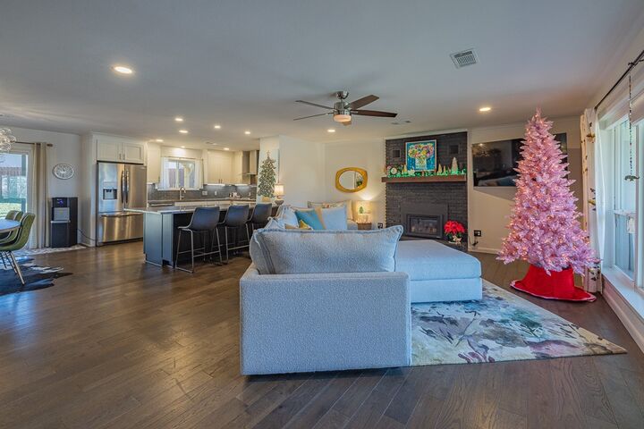 Property Photo:  1220 W Ridgeway Drive  AR 72701 