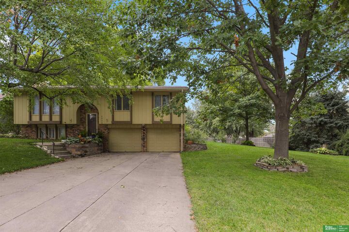 Property Photo: 3306 Lynnwood Drive NE 68123