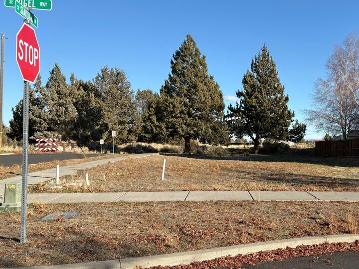 Property Photo: 61698 Rigel Way OR 97702