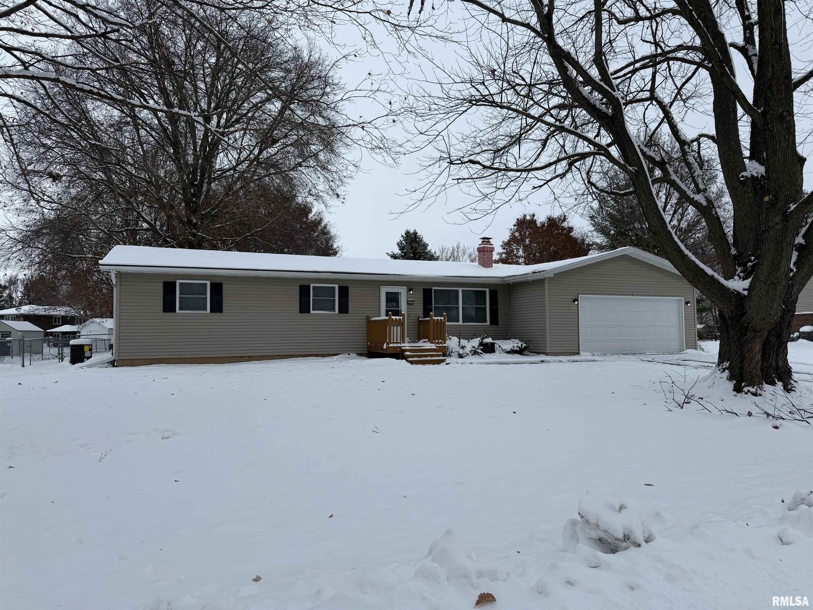 Property Photo: 4267 Evergreen Drive IL 61401