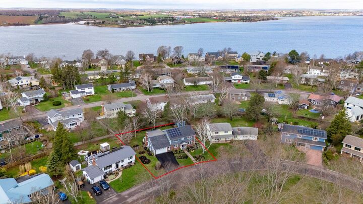 Photo de la propriété:  33 St Claire Avenue  PE C1A 2C7 