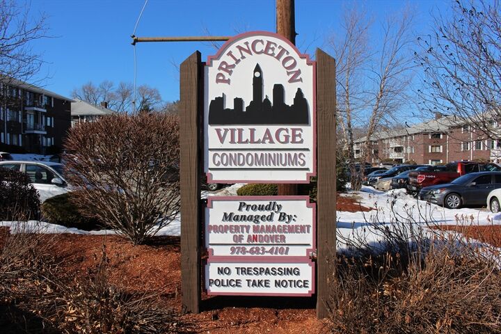 Property Photo:  262 E Haverhill St 4  MA 01841 