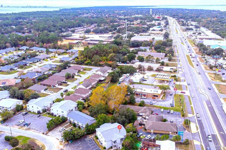 Property Photo:  3202 Redwood Ln E  FL 32563 