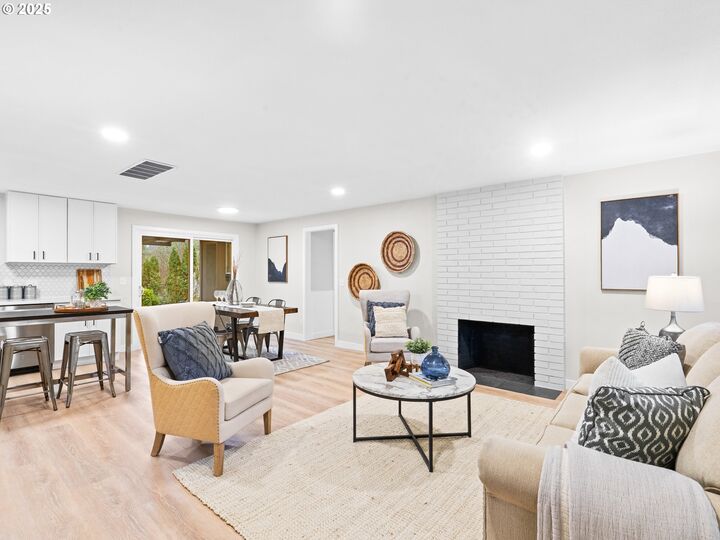 Property Photo: 11630 SW Tigard Dr OR 97223