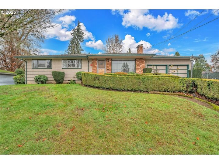 Property Photo: 1550 SE 4th St OR 97080